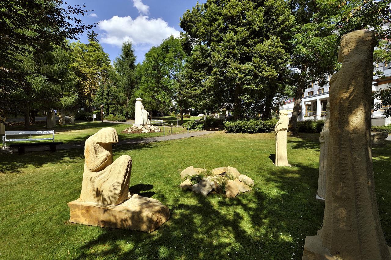Hotel Krakonos Marianske Lazne Bagian luar foto